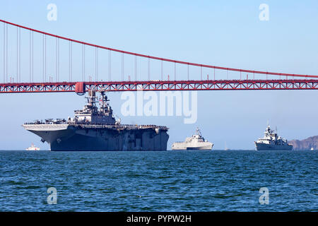 The Wasp Class Amphibious Assault Ship USS Bonhomme Richard (LHD-6) leads the Canadian Halifax Class Frigate  HMCS Vancouver (FFH 331) and  Independen Stock Photo