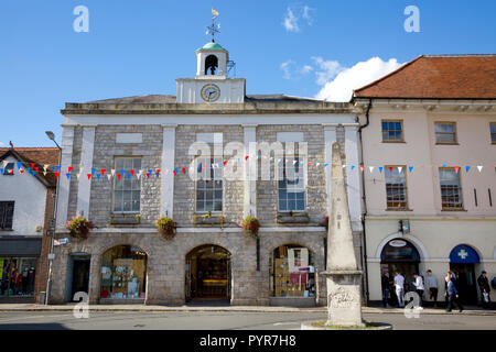 Old Market Hall and stone obelisk, at Market Square, High Street, Marlow, Buckinghamshire, England Stock Photo