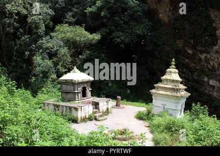 Dozens or hundreds of small temples across Bagmati River of Pashupatinath in Kathmandu. Taken in Nepal, August 2018. Stock Photo