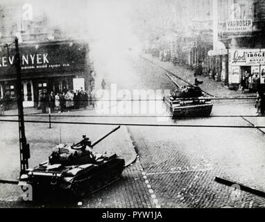 Soviet Union tanks in the streets, Budapest, Hungary 1956 Stock Photo