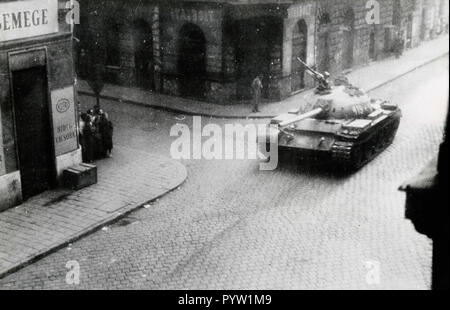 Soviet Union tanks in the streets, Budapest, Hungary 1956 Stock Photo