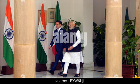 New Delhi, India. 30th October, 2018. Indian Prime Minister Narendra Modi, right, and Italian Prime Minister Giuseppe Conte arrive for a meeting in New Delhi, India, Tuesday, Oct. 30, 2018. Photograph: Sondeep Shankar Credit: Sondeep Shankar/Alamy Live News Stock Photo