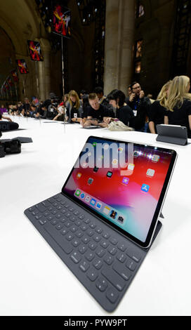 New York, USA. 30th Oct, 2018. An Apple iPad Pro is seen during an event to unveil new Apple products in Brooklyn, New York, the United States, on Oct. 30, 2018. Apple Inc. on Tuesday launched its new iPad Pro, MacBook Air and Mac mini at an event in Brooklyn, New York City, offering long-awaited updates to some of its popular devices. Credit: Xinhua/Alamy Live News Stock Photo