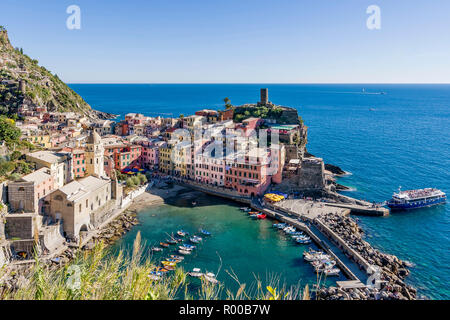 Aerial view of the colorful historic center of Vernazza, Cinque Terre, Liguria, Italy Stock Photo