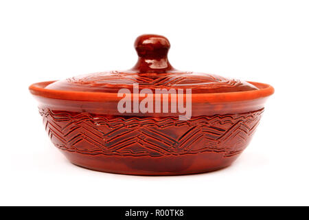 https://l450v.alamy.com/450v/r00tk8/annealed-clay-pot-with-a-cover-for-cooking-and-prolonged-storage-of-hot-dishes-isolated-on-white-background-r00tk8.jpg