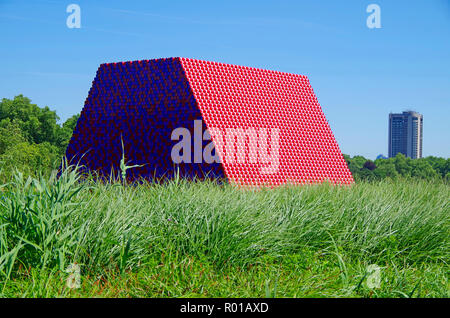 The London Mastaba, an Environmental Art work, 7506 painted oil drums floating on the Serpentine Lake in Hyde park, London. Stock Photo