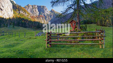 Wayside cross at Obersee, Berchtesgarden National Park, Schönau am Königssee, Berchtesgaden, Bavaria, Germany Stock Photo