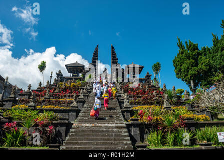 Devout Balinese descend stairs, split gate, Candi bentar, mother temple Besakih, Pura Agung Besakih Penetaran, Banjar Besakih Stock Photo