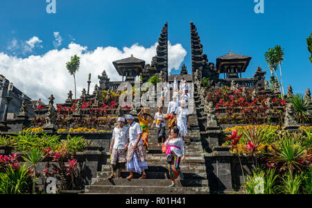 Devout Balinese descend stairs, split gate, Candi bentar, mother temple Besakih, Pura Agung Besakih Penetaran, Banjar Besakih Stock Photo