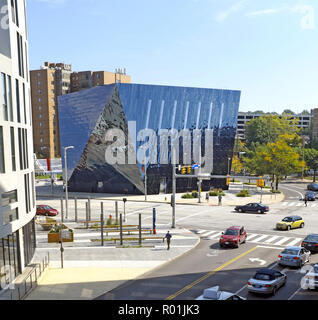 A view of the Cleveland Museum of Contemporary Art, MOCA, in the University Circle neighborhood of Cleveland, Ohio, USA. Stock Photo