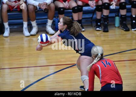 Player accepting and returning an opposing serve at mid-court. USA. Stock Photo