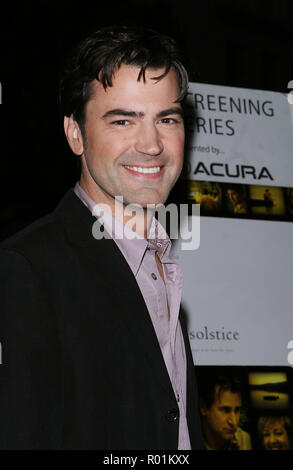 Ron Livingston arriving at the Winter Solstice Premiere on the Paramount lot in Los Angeles. April 6, 2005.03 LivingstonRon007 Red Carpet Event, Vertical, USA, Film Industry, Celebrities,  Photography, Bestof, Arts Culture and Entertainment, Topix Celebrities fashion /  Vertical, Best of, Event in Hollywood Life - California,  Red Carpet and backstage, USA, Film Industry, Celebrities,  movie celebrities, TV celebrities, Music celebrities, Photography, Bestof, Arts Culture and Entertainment,  Topix, headshot, vertical, one person,, from the year , 2005, inquiry tsuni@Gamma-USA.com Stock Photo