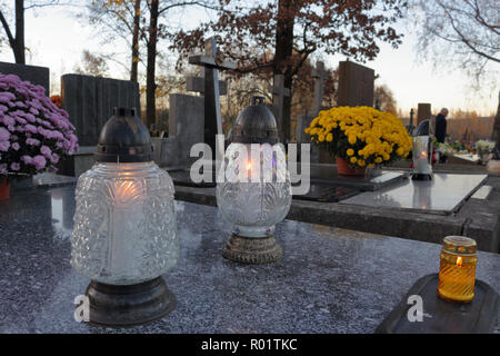 ZACHELMIE, POLAND - OCTOBER 31, 2018: Candles and flowers laid on graves in cemetery on the eve of All Saints' Day. Credit: Slawomir Wojcik/Alamy Live News Stock Photo