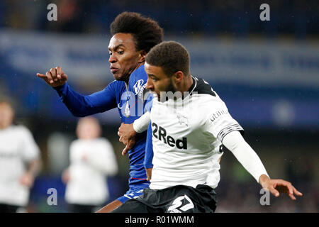 London, UK. 31st October, 2018. Jayden Bogle of Derby County and Willian of Chelsea  tangle during the EFL Carabao Cup Round of 16 match between Chelsea and Derby County at Stamford Bridge, London, England on 31 October 2018. Photo by Carlton Myrie.  Editorial use only, license required for commercial use. No use in betting, games or a single club/league/player publications. Credit: UK Sports Pics Ltd/Alamy Live News Stock Photo