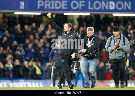 London, UK. 31st October, 2018. Derby County manager, Frank Lampard salutes Chelsea FC fans at the final whistle during the EFL Carabao Cup Round of 16 match between Chelsea and Derby County at Stamford Bridge, London, England on 31 October 2018. Photo by Carlton Myrie.  Editorial use only, license required for commercial use. No use in betting, games or a single club/league/player publications. Credit: UK Sports Pics Ltd/Alamy Live News Stock Photo
