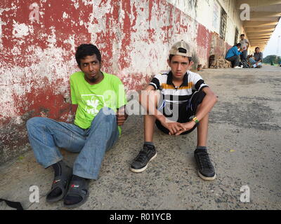 Arriaga, Mexico. 26th Oct, 2018. Migrants rest in Arriaga before making their way on to Oaxaca in the early hours of the morning. Credit: Lexie Harrison-Cripps/Alamy Live News Stock Photo