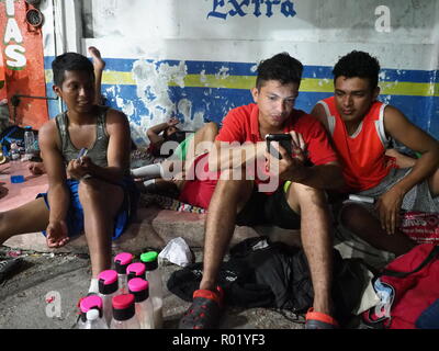 Arriaga, Mexico. 26th Oct, 2018. Migrants rest in Arriaga before making their way on to Oaxaca in the early hours of the morning. Credit: Lexie Harrison-Cripps/Alamy Live News Stock Photo