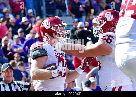 Oklahoma Sooners fullback Carson Meier (45) catches a pass for a touchdown as he celebrates with Oklahoma Sooners offensive lineman Creed Humphrey (56) during the Oklahoma Sooners at TCU Horned Frogs at an NCAA Football game at the Amon G. Carter Stadium, Fort Worth Texas. 10/20/18.Manny Flores/Cal Sport Media. Stock Photo