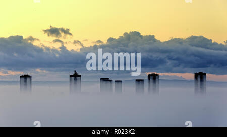 Glasgow, Scotland, UK, 1st November, 2018. UK Weather Frosty start to the morning gives a heavy fog over the city and only the Scotstoun  towers and the roofs  are visible in the South of the city wand the high buildings as the city disappears under a sea of fog. Gerard Ferry/Alamy news Stock Photo