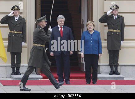 Kiev, Ukraine. 1st Nov, 2018. German Chancellor Angela Merkel and Ukrainian President Petro Poroshenko attend their meeting in Kiev. German Chancellor Angela Merkel travelled to the Ukrainian capital Kiev for talks the situation at eastern Ukraine, and about the Crimea, annexed by Russia. And also for discuss the strengthening of trade and economic and investment cooperation between Germany and Ukraine. Credit: Pavlo Gonchar/SOPA Images/ZUMA Wire/Alamy Live News Stock Photo