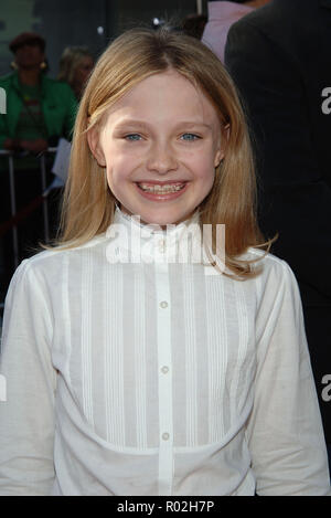 Dakota Fanning arriving at the DREAMER Premiere at the Westwood Man Theatre in Los Angeles. October 9, 2005.FanningDakota025 Red Carpet Event, Vertical, USA, Film Industry, Celebrities,  Photography, Bestof, Arts Culture and Entertainment, Topix Celebrities fashion /  Vertical, Best of, Event in Hollywood Life - California,  Red Carpet and backstage, USA, Film Industry, Celebrities,  movie celebrities, TV celebrities, Music celebrities, Photography, Bestof, Arts Culture and Entertainment,  Topix, headshot, vertical, one person,, from the year , 2005, inquiry tsuni@Gamma-USA.com Stock Photo