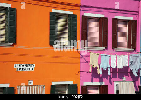 Fondamenta Cavanella, Burano, Veneto, Italy: brightly coloured houses and the usual washing hanging out to dry Stock Photo