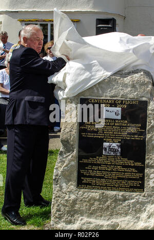 Bob Foster unveiling Centenary of flight memorial stone. Muswell Manor at Leysdown on the Isle of Sheppey in Kent, UK, birthplace of British Aviation Stock Photo