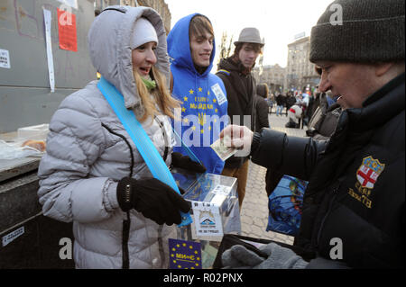 December 7, 2013 - Kiev, Ukraine: Ukrainian youths collect money from demonstrators to support their Maidan protest camp. Thousands of Ukrainian protesters gathered in Independence Square, renamed 'EuroMaidan', to protest their government's rejection of a historic trade pact with the European Union (EU). Liberals and nationalists braved miserable winter weather and police brutality to reject government officials seen as subordinated to Russia. Des dizaines de milliers de manifestants ukrainiens se rassemblent place de l'Independance a Kiev pour protester contre la decision du gouvernement de n Stock Photo