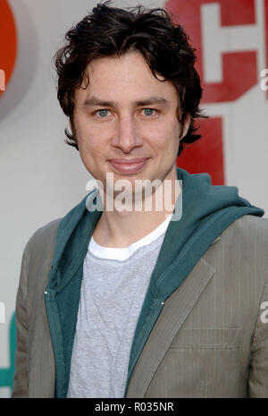 Zack Braff arriving at the CHICKEN LITTLE Premiere at the El Capitan Theatre in Los Angeles. October 30, 2005.01 BraffZack055 Red Carpet Event, Vertical, USA, Film Industry, Celebrities,  Photography, Bestof, Arts Culture and Entertainment, Topix Celebrities fashion /  Vertical, Best of, Event in Hollywood Life - California,  Red Carpet and backstage, USA, Film Industry, Celebrities,  movie celebrities, TV celebrities, Music celebrities, Photography, Bestof, Arts Culture and Entertainment,  Topix, headshot, vertical, one person,, from the year , 2005, inquiry tsuni@Gamma-USA.com Stock Photo