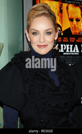 Sharon Stone arriving at the ALPHA DOG Premiere at the Arclight Theatre in Los Angeles. January 3, 2007  headshot eye contact 01 StoneSharon079 Red Carpet Event, Vertical, USA, Film Industry, Celebrities,  Photography, Bestof, Arts Culture and Entertainment, Topix Celebrities fashion /  Vertical, Best of, Event in Hollywood Life - California,  Red Carpet and backstage, USA, Film Industry, Celebrities,  movie celebrities, TV celebrities, Music celebrities, Photography, Bestof, Arts Culture and Entertainment,  Topix, headshot, vertical, one person,, from the year , 2007, inquiry tsuni@Gamma-USA. Stock Photo