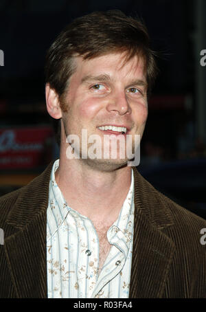 Peter Krause arriving at the Six Feet Under 5th and Final Season at the ...