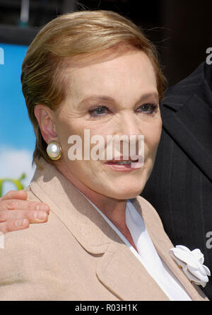 Julie Andrews arriving at SHREK The THIRD Premiere at the Westwood Village Theatre in Los Angeles.  headshot AndrewsJulie 143 Red Carpet Event, Vertical, USA, Film Industry, Celebrities,  Photography, Bestof, Arts Culture and Entertainment, Topix Celebrities fashion /  Vertical, Best of, Event in Hollywood Life - California,  Red Carpet and backstage, USA, Film Industry, Celebrities,  movie celebrities, TV celebrities, Music celebrities, Photography, Bestof, Arts Culture and Entertainment,  Topix, headshot, vertical, one person,, from the year , 2007, inquiry tsuni@Gamma-USA.com Stock Photo