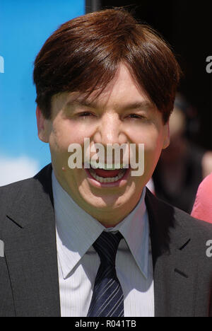 Mike Myers  arriving at SHREK The THIRD Premiere at the Westwood Village Theatre in Los Angeles.  headshot eye contact  MyersMike 122 Red Carpet Event, Vertical, USA, Film Industry, Celebrities,  Photography, Bestof, Arts Culture and Entertainment, Topix Celebrities fashion /  Vertical, Best of, Event in Hollywood Life - California,  Red Carpet and backstage, USA, Film Industry, Celebrities,  movie celebrities, TV celebrities, Music celebrities, Photography, Bestof, Arts Culture and Entertainment,  Topix, headshot, vertical, one person,, from the year , 2007, inquiry tsuni@Gamma-USA.com Stock Photo
