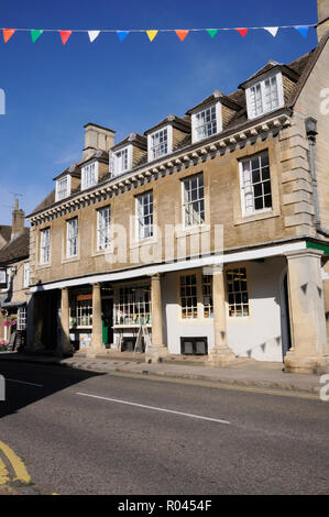 The Oundle Bookshop. Oundle, Northamptonshire, stands behind a handsome Doric colonnade. It has a charming shop front Stock Photo