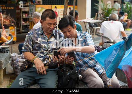 Republic of Singapore, men with smartphones in Chinatown Stock Photo