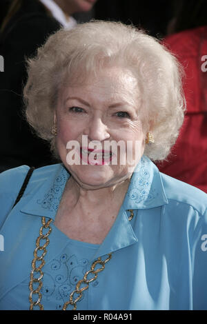 Betty White  06/01/09 'The Proposal' Premiere  @ El Capitan Theatre, Hollywood Photo by Ima Kuroda/HNW / PictureLux  (June 1, 2009) File Reference # 33689 052HNWPLX Stock Photo