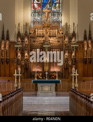 Altar and sanctuary inside the Cathedral of the Immaculate Conception (1860) at 1122 S Clinton Street in Fort Wayne, Indiana Stock Photo