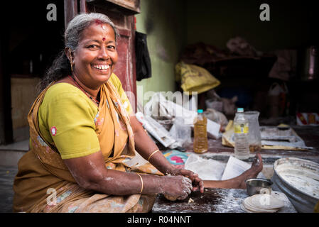 Portrait of an Indian woman making chapati in Fort Kochi (Cochin), Kerala, India, Asia Stock Photo