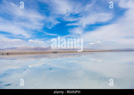 Chaka Salt Lake scenery, and located in Qinghai Province, China.Blue sky and white clouds Stock Photo