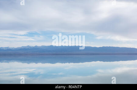 Chaka Salt Lake scenery, and located in Qinghai Province, China.Blue sky and white clouds Stock Photo