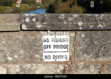 Sign on historic bridge crossing River Severn at Bridgnorth saying no fishing off bridge and no diving Stock Photo