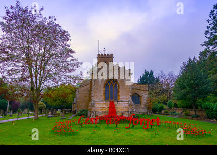 Abington Park, Northampton. 1st Nov 2018. Red poppies at The Church of St. Peter & St. Paul, Abington Park, Northampton.Credit: PATRICK ANTHONISZ/Alamy Live News Stock Photo