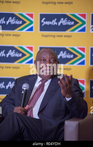 Johannesburg, South Africa, 1 November, 2018. South African President Cyril Ramaphosa engages with journalists of the Foreign Correspondents Association of Southern Africa about issues facing the nation, including land reform and corruption. The meeting was held in Johannesburg. Credit: Eva-Lotta Jansson/Alamy Live News Stock Photo