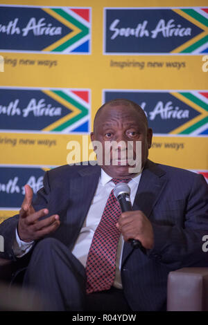 Johannesburg, South Africa, 1 November, 2018. South African President Cyril Ramaphosa engages with journalists of the Foreign Correspondents Association of Southern Africa about issues facing the nation, including land reform and corruption. The meeting was held in Johannesburg. Credit: Eva-Lotta Jansson/Alamy Live News Stock Photo