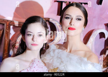 London, UK. 1st Nov 2018. Mackenzie Foy and Keira Knightley at The European Gala of The Nutcracker and the Four Realms on Thursday 1 November 2018 held at VUE Westfield, London. Pictured: Mackenzie Foy, Keira Knightley. Picture by Julie Edwards. Credit: Julie Edwards/Alamy Live News Stock Photo