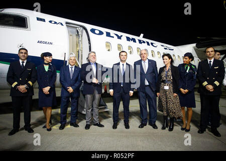 Athens, Greece. 1st Nov, 2018. Greek Alternate Foreign Minister George Katrougalos (4th L) and Deputy Prime Minister of the Former Yugoslav Republic of Macedonia (FYROM) Bujar Osmani (C) pose for photos with the crew of a flight to Skopje at Athens International Airport, Athens, Greece, on Nov. 1, 2018. George Katrougalos and Bujar Osmani inaugurated a new direct flight linking Athens and Skopje on Thursday. Credit: Marios Lolos/Xinhua/Alamy Live News Stock Photo