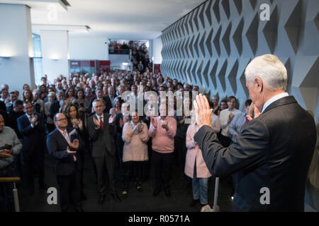 Hamburg, Germany. 02nd Nov, 2018. Frank Horch, former Senator for Economics, Transport and Innovation of the Hanseatic City, says goodbye to the employees of the economic authority at the handover of office to his successor Westhagemann (independent). Credit: Christian Charisius/dpa/Alamy Live News Stock Photo