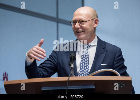 Hamburg, Germany. 02nd Nov, 2018. Michael Westhagemann (non-party), new Senator for Economics, Transport and Innovation of the Hanseatic City, speaks at the farewell of his predecessor Horch in the Economic Authority of the Hanseatic City. Credit: Christian Charisius/dpa/Alamy Live News Stock Photo