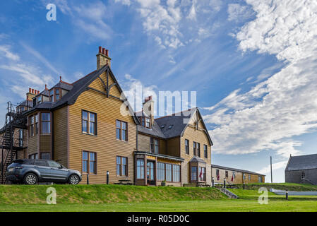 St Magnus Bay Hotel in the coastal village Hillswick, Northmavine, Mainland, Shetland Islands, Scotland, UK Stock Photo