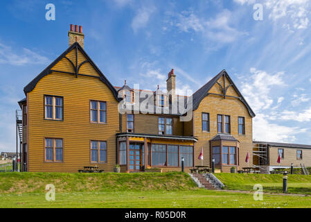 St Magnus Bay Hotel in the coastal village Hillswick, Northmavine, Mainland, Shetland Islands, Scotland, UK Stock Photo